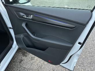 Skoda Karoq 1.5 TSI ACT 150pk 7-Traps aut + F1 Sportline Bus - navi - camera - keyless - virtual - stuurverw - sfeerverl - kuipstoelen picture 59