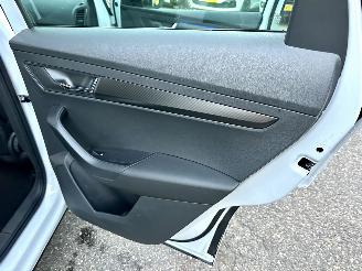 Skoda Karoq 1.5 TSI ACT 150pk 7-Traps aut + F1 Sportline Bus - navi - camera - keyless - virtual - stuurverw - sfeerverl - kuipstoelen picture 70