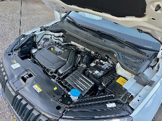 Skoda Karoq 1.5 TSI ACT 150pk 7-Traps aut + F1 Sportline Bus - navi - camera - keyless - virtual - stuurverw - sfeerverl - kuipstoelen picture 11