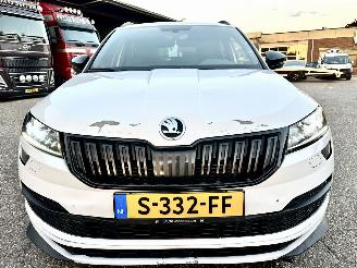 Skoda Karoq 1.5 TSI ACT 150pk 7-Traps aut + F1 Sportline Bus - navi - camera - keyless - virtual - stuurverw - sfeerverl - kuipstoelen picture 3