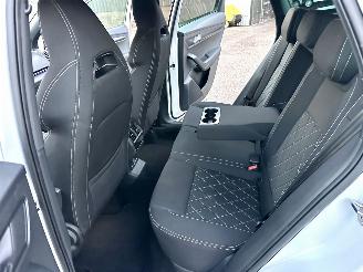 Skoda Karoq 1.5 TSI ACT 150pk 7-Traps aut + F1 Sportline Bus - navi - camera - keyless - virtual - stuurverw - sfeerverl - kuipstoelen picture 28