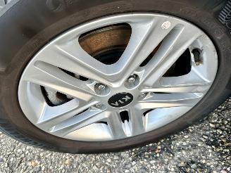 Kia Ceed Sportswagon 1.0 T-GDi 99pk 6-bak - camera - stoel + stuurverw - front + line assist - clima + cruise - apple carplay picture 75