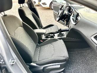 Kia Ceed Sportswagon 1.0 T-GDi 99pk 6-bak - camera - stoel + stuurverw - front + line assist - clima + cruise - apple carplay picture 45