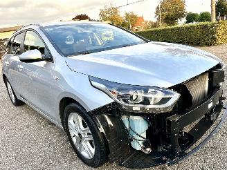 Kia Ceed Sportswagon 1.0 T-GDi 99pk 6-bak - camera - stoel + stuurverw - front + line assist - clima + cruise - apple carplay picture 4
