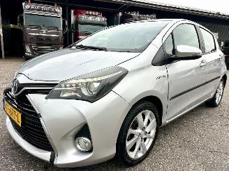 Toyota Yaris 1.5 Hybrid 89pk automaat 5drs - nap - camera - clima - cruise - keyless entry + start - 2e eig - licht + regens picture 2