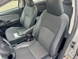 Toyota Yaris 1.5 Hybrid 89pk automaat 5drs - nap - camera - clima - cruise - keyless entry + start - 2e eig - licht + regens picture 19
