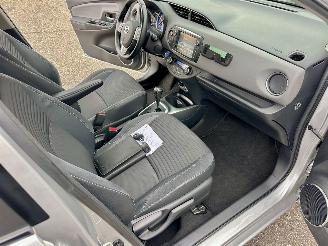Toyota Yaris 1.5 Hybrid 89pk automaat 5drs - nap - camera - clima - cruise - keyless entry + start - 2e eig - licht + regens picture 22
