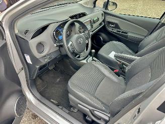Toyota Yaris 1.5 Hybrid 89pk automaat 5drs - nap - camera - clima - cruise - keyless entry + start - 2e eig - licht + regens picture 18