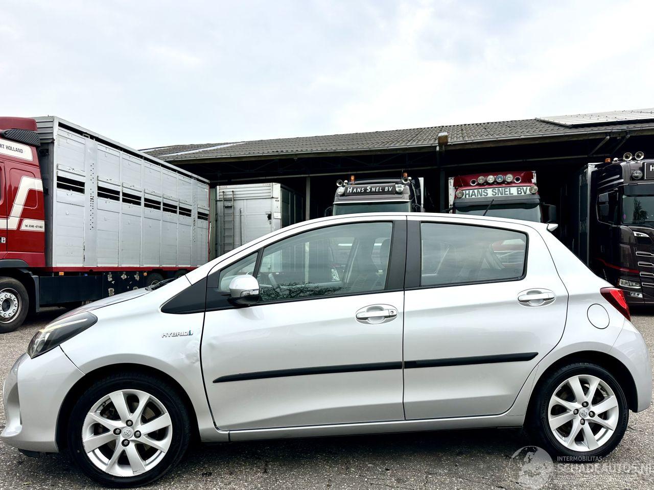 Toyota Yaris 1.5 Hybrid 89pk automaat 5drs - nap - camera - clima - cruise - keyless entry + start - 2e eig - licht + regens