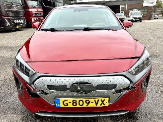 Hyundai Ioniq EV 38kWh aut + f1 Premium - nap - navi - cam - keyless - stoelkoeling - stuurverw - stoelverw v+a - actieradius 311km picture 3