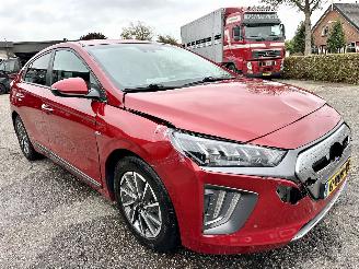Hyundai Ioniq EV 38kWh aut + f1 Premium - nap - navi - cam - keyless - stoelkoeling - stuurverw - stoelverw v+a - actieradius 311km picture 4