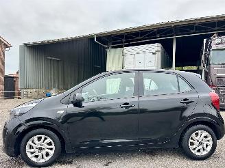 Schadeauto Kia Picanto 1.0 CVVT 67pk ComfortPlusLine Navigator - nap - camera - navi - airco - lmv - 4x elektr ram - aux + usb 2018/2