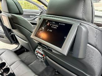 BMW 5-serie 550i 4.4 V8 TwinTurbo 408pk 8-traps aut M-Sport - nap - b&o - schuifdak - massage - softclose - tv schermen - 360cam picture 43