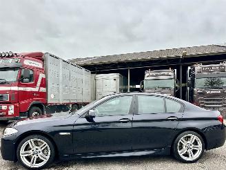 Schadeauto BMW 5-serie 550i 4.4 V8 TwinTurbo 408pk 8-traps aut M-Sport - nap - b&o - schuifdak - massage - softclose - tv schermen - 360cam 2013/6