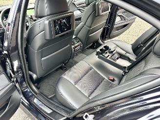 BMW 5-serie 550i 4.4 V8 TwinTurbo 408pk 8-traps aut M-Sport - nap - b&o - schuifdak - massage - softclose - tv schermen - 360cam picture 23