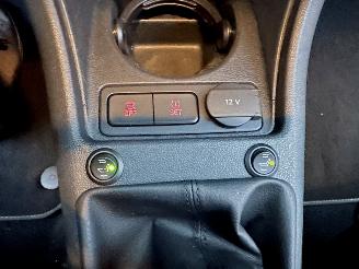 Volkswagen Up! 1.0 BMT 60pk Move up 5drs - 94dkm nap - clima - cruise - leer - stoelverw - city safety system picture 19
