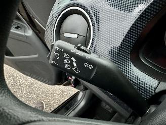 Volkswagen Up! 1.0 BMT 60pk Move up 5drs - 94dkm nap - clima - cruise - leer - stoelverw - city safety system picture 18
