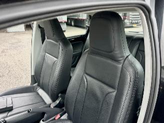 Volkswagen Up! 1.0 BMT 60pk Move up 5drs - 94dkm nap - clima - cruise - leer - stoelverw - city safety system picture 40