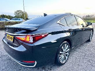Lexus ES 300H Hybrid 243pk aut + f1 Luxury Line - schuifdak - nap - front + line + side assist - stoelverw + koeling picture 5