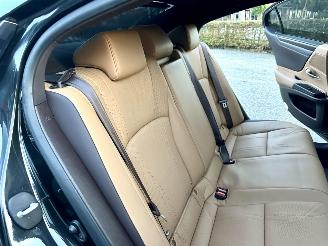 Lexus ES 300H Hybrid 243pk aut + f1 Luxury Line - schuifdak - nap - front + line + side assist - stoelverw + koeling picture 63