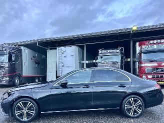 damaged passenger cars Mercedes E-klasse 220D 194pk 9-traps aut + f1 Excl Line - widescreen - front + line + side assist - cam - navi - sfeerverl 2021/6