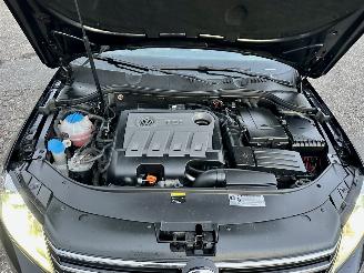 Volkswagen Passat 2.0 TDI 140pk aut Highl Exe Ed - pano - stoelverw v+a - dvd in hoofdst - xenon - standkachel picture 96