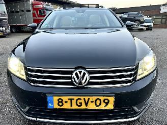 Volkswagen Passat 2.0 TDI 140pk aut Highl Exe Ed - pano - stoelverw v+a - dvd in hoofdst - xenon - standkachel picture 3