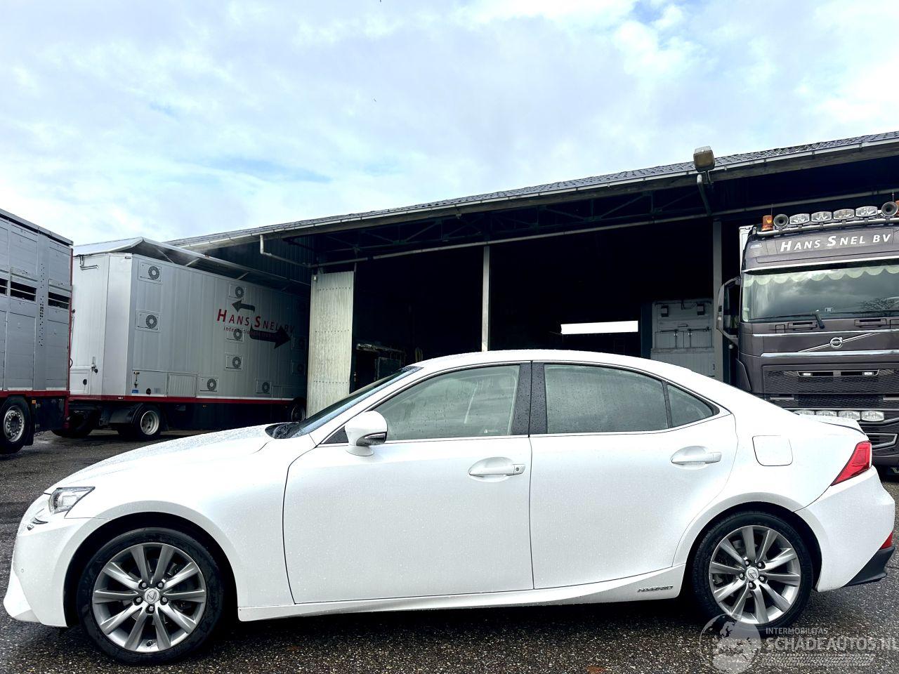 Lexus IS 300H 2.5 Hybrid 181pk aut + F1 Bus.Line Pro - navi - leer - stoelverw - cam - xenon - pdc v+a
