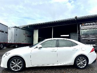 damaged passenger cars Lexus IS 300H 2.5 Hybrid Business Line Pro 2016/9