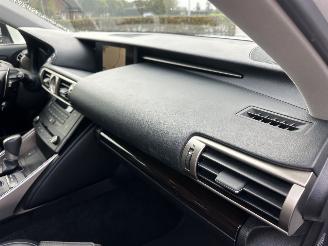 Lexus IS 300H 2.5 Hybrid 181pk aut + F1 Bus.Line Pro - navi - leer - stoelverw - cam - xenon - pdc v+a picture 49