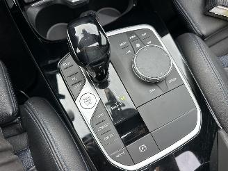 BMW 1-serie 118D 2.0 150pk 8-traps aut + f1 M-Sport - pano - front + line + side + park assist - sfeerverl - keyless - virtual picture 24