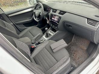 Skoda Octavia 1.0 TSI 116pk 6-bak Greentech Bus Edition Plus - xenon - virtual - camera - pdc - carplay - clima - cruise picture 23