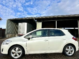 Auto incidentate Toyota Auris 1.8 Full Hybrid 123pk aut Executive - nap - navi - camera - keyless entry + start - lmv + 4x goede banden 2011/1