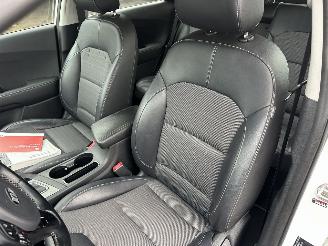 Kia Niro 1.6 GDi Hybrid ExecutiveLine - 77dkm nap - navi - camera - trekh - pdc - half leer - line assist picture 43