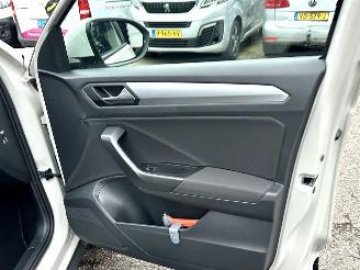 Volkswagen T-Roc Gereserveerd 1.5 TSI 150pk 7-Traps aut Life - 7dkm nap - navi - cam - virtual - front + line + park assist - keyless picture 37