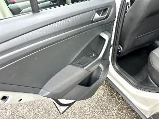 Volkswagen T-Roc Gereserveerd 1.5 TSI 150pk 7-Traps aut Life - 7dkm nap - navi - cam - virtual - front + line + park assist - keyless picture 47