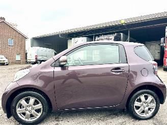Schadeauto Toyota iQ 1.0 VVTi 68pk automaat Aspiration - 44dkm nap - 2010/4