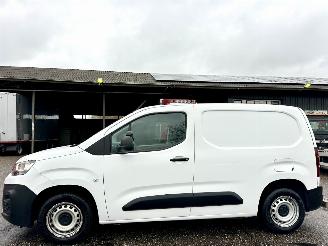 uszkodzony samochody ciężarowe Citroën Berlingo 1.5 BlueHDI 99pk 6-bak euro6 Club - nap - airco - cruise - pdc - carplay - schuif + klapdeuren 2022/2
