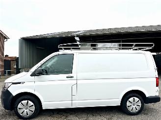 krockskadad bil bedrijf Volkswagen Transporter 2.0 TDI L1/H1 Comfortl - 37dkm nap - airco - cruise - pdc - trekh - klapdeuren - imperiaal - facelift model 2023/3