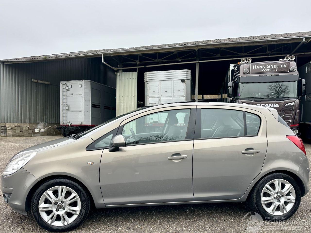 Opel Corsa 1.4-16V 101pk Cosmo 5drs - pano - nap - clima - cruise - half leer - pdc - licht + regens + dimmend binnenspiegel