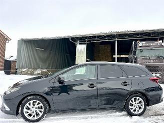 Schadeauto Toyota Auris Touring Sports 1.8 Hybrid 123pk aut Executive - pano - nap - 2017/6