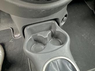 Nissan Micra 1.2i 80pk Connect Edition 5drs - navi - clima - cruise - pdc v+a - licht + regensensor - gebruikerssporen picture 30