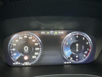 Volvo V-60 2.0 B4 Hybrid 8-traps aut R-Design - nap - virtual - leer - stuur + stoelverw - trekh - front + line + side assist picture 22