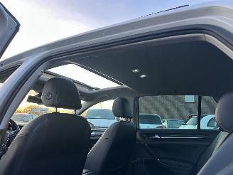 Volkswagen Golf 1.2 TSI 105pk 6-bak Highl 5drs - pano - nap - xenon - massage - navi - stoelverw - half leer - bearlock picture 26