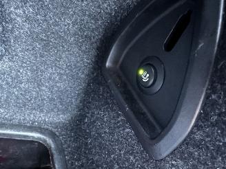 BMW 5-serie 540i 340pk aut + f1 High Exe M-Sport - schuifdak - hud - softclose - b&w - 360cam - stoelvent - stuurverw picture 89