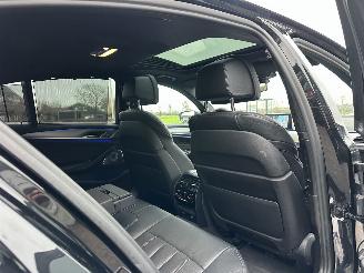 BMW 5-serie 540i 340pk aut + f1 High Exe M-Sport - schuifdak - hud - softclose - b&w - 360cam - stoelvent - stuurverw picture 75