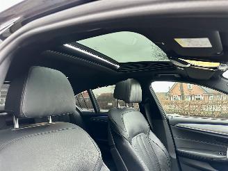 BMW 5-serie 540i 340pk aut + f1 High Exe M-Sport - schuifdak - hud - softclose - b&w - 360cam - stoelvent - stuurverw picture 71