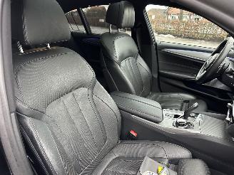 BMW 5-serie 540i 340pk aut + f1 High Exe M-Sport - schuifdak - hud - softclose - b&w - 360cam - stoelvent - stuurverw picture 61