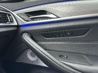 BMW 5-serie 540i 340pk aut + f1 High Exe M-Sport - schuifdak - hud - softclose - b&w - 360cam - stoelvent - stuurverw picture 24