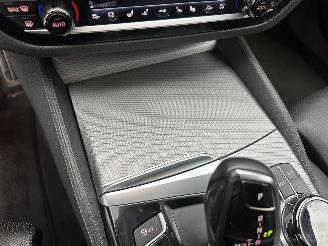 BMW 5-serie 540i 340pk aut + f1 High Exe M-Sport - schuifdak - hud - softclose - b&w - 360cam - stoelvent - stuurverw picture 47